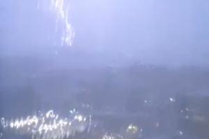 太阳报:英格兰训练地遭遇极端雷暴天气,全队被警告进室内避难