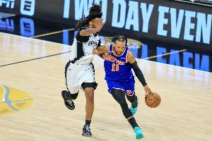 热度拉满!“尼克斯总冠军”冲上微博热搜第一 前十有四条NBA相关