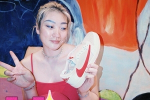 代言人就是爽!李梦晒最新款倒钩 该配色还未正式发售