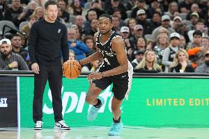 米奇说关键球还是给他投!福克斯第四节4中0 分板助全部挂蛋