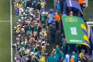 绝对焦点!摄影师无人关注巴西比赛,全都转身拍替补席上的内马尔