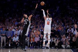 Skip:NBA太偏袒文班 对布伦森做出扎扎垫伦纳德脚的动作却没被吹
